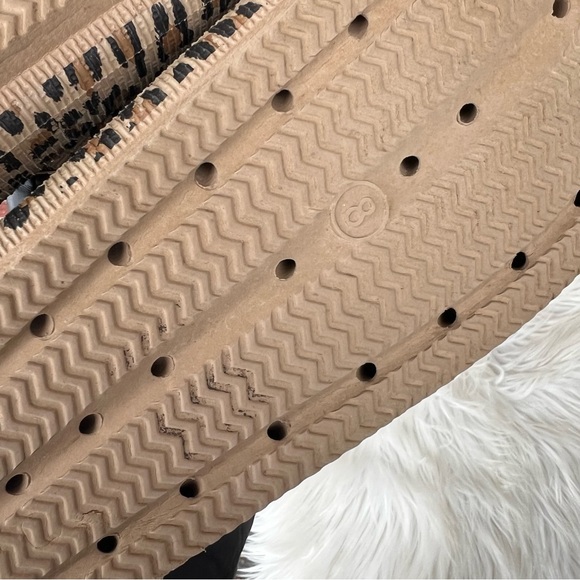 No Boundaries Tan and Black Cheetah Print Slip On Slide Sandals - Picture 5 of 6